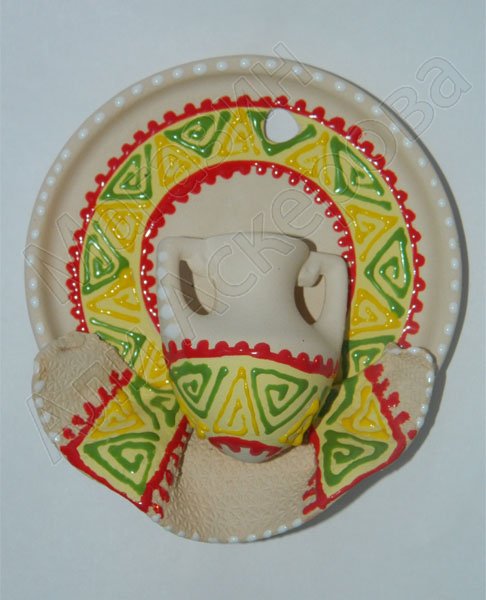 Сувенирная глиняная тарелочка ручной работы "Кувшинчик" красно-желтая