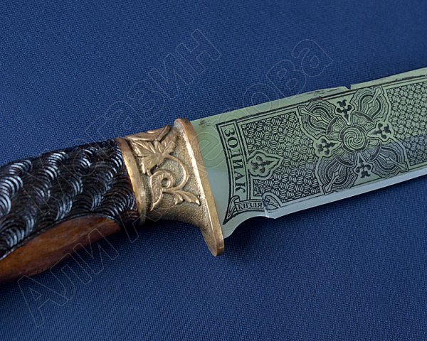 Туристический нож Зодиак с гардой (сталь 65Х13, рукоять дерево)