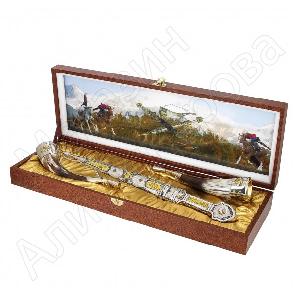 Кубачинский подарочный набор в футляре (серебряный кинжал, 2 бычьих рога)