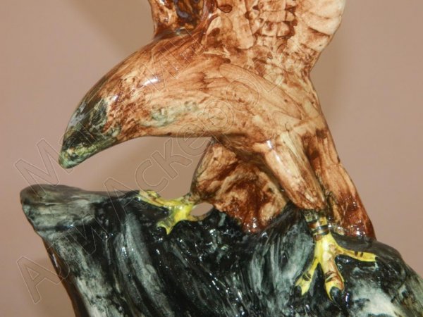 Глиняная статуэтка "Орел на скале" ручной работы