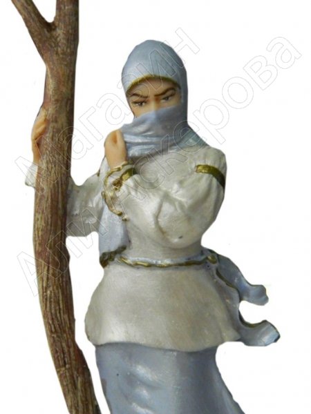 Подарочная статуэтка Горянка у дерева (обожженная глина)