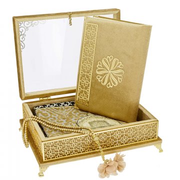 Коран на арабском языке, коврик и четки в подарочном футляре (24х31 см)