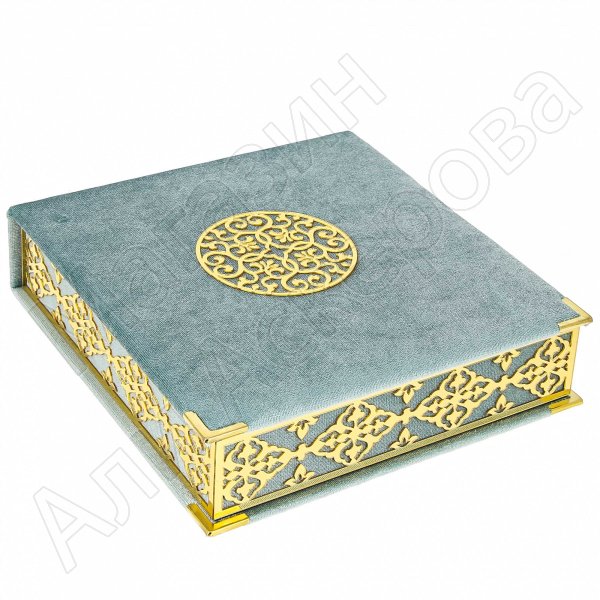 Коран на арабском языке и четки в подарочном футляре (21х21 см)