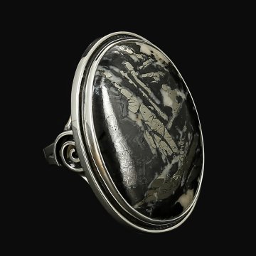 Серебряное кольцо Black Gold авторская работа (пирит в кальците)