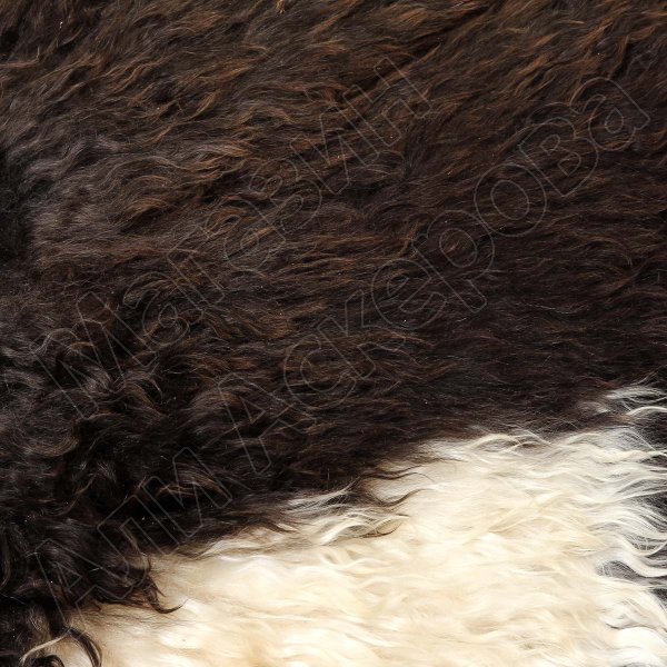 Натуральная козья шкура (цвет - коричнево-белый, длинный ворс, ручная выделка)