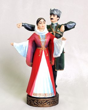 Подарочная статуэтка ручной работы "Джигит и горянка в танце" №2 обожженная глина