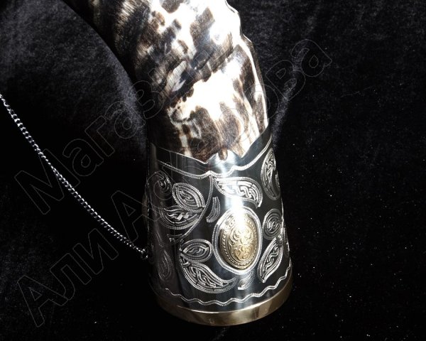 Элитный рог кавказского тура мельхиоровый с медальонами