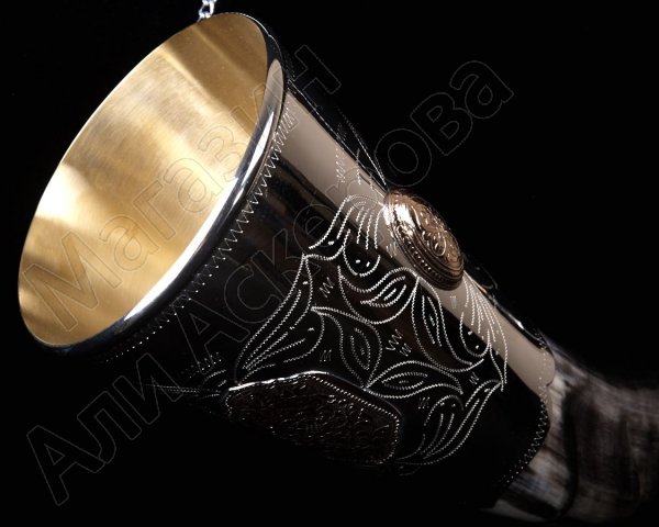 Элитный рог кавказского тура мельхиоровый с медальонами и орнаментом №2 (80-85 см)